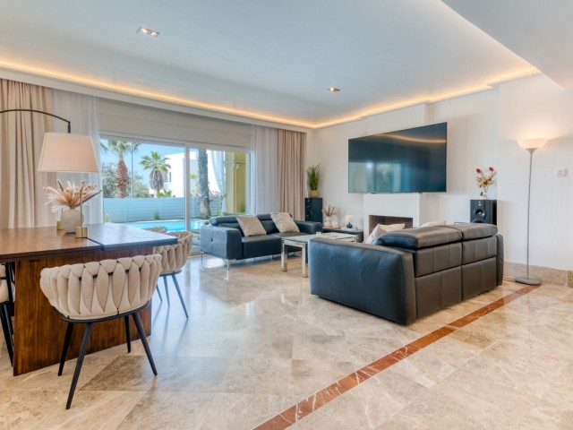 Villa, Santa Clara, R5333077