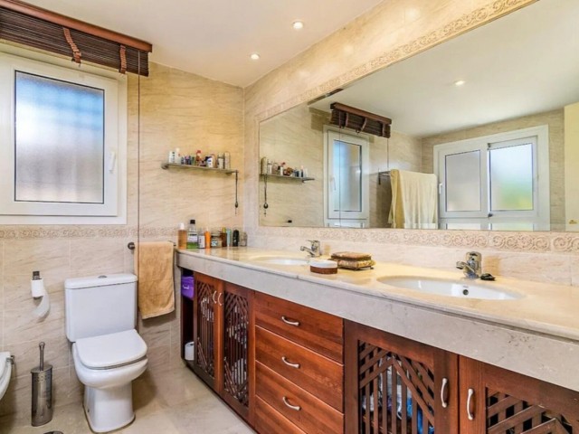 Villa avec 4 Chambres  à Riviera del Sol