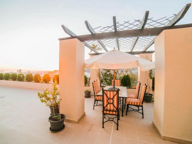 4 Bedrooms Apartment in Benahavís