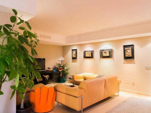 4 Bedrooms Apartment in Benahavís