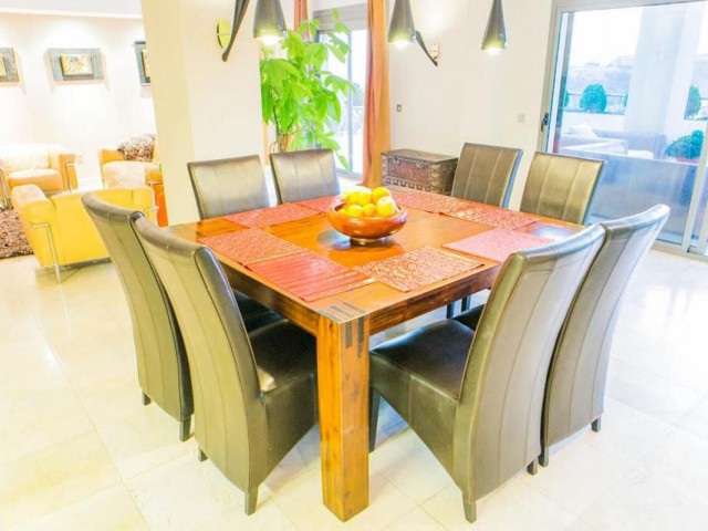 4 Bedrooms Apartment in Benahavís