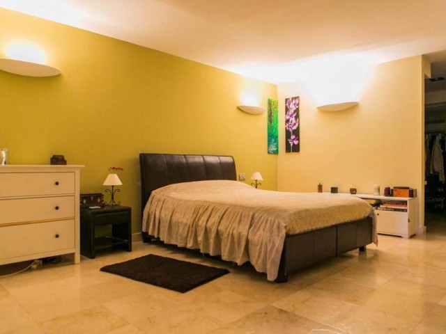4 Bedrooms Apartment in Benahavís