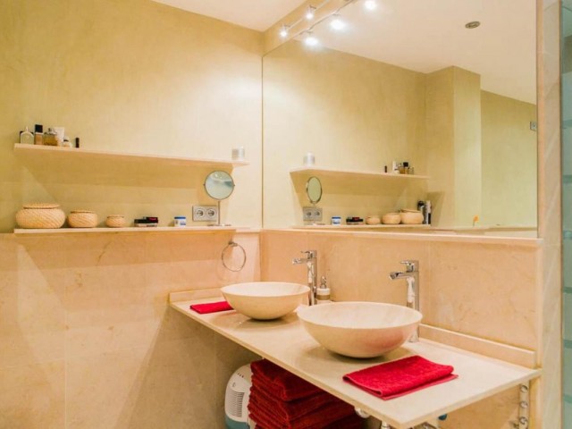 4 Bedrooms Apartment in Benahavís