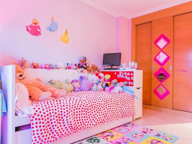 4 Bedrooms Apartment in Benahavís
