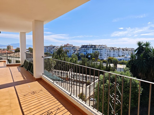 4 Soveroms Villa i San Luis de Sabinillas