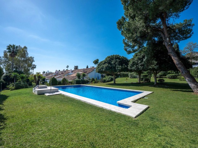 3 Bedrooms Apartment in Nueva Andalucía