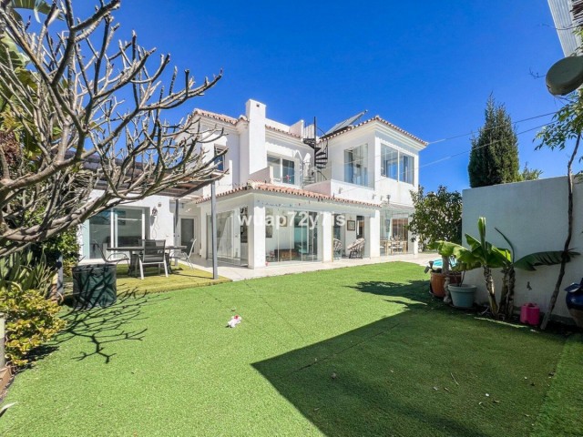 3 Bedrooms Villa in Estepona