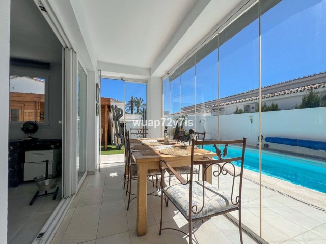 3 Bedrooms Villa in Estepona