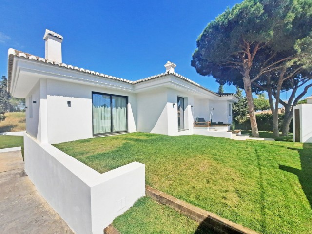 4 Bedrooms Villa in Elviria