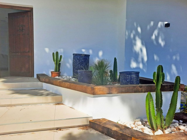 4 Bedrooms Villa in Elviria