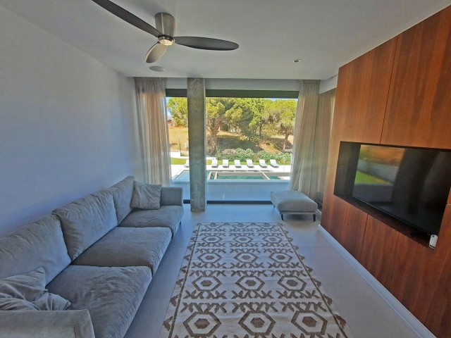 4 Bedrooms Villa in Elviria