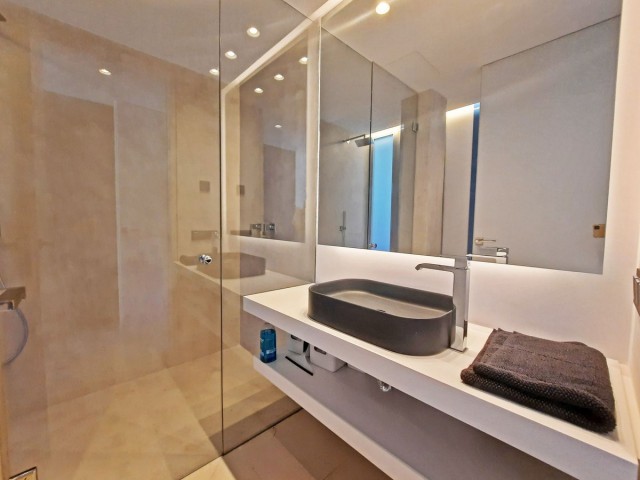 4 Bedrooms Villa in Elviria