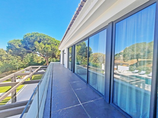 4 Bedrooms Villa in Elviria