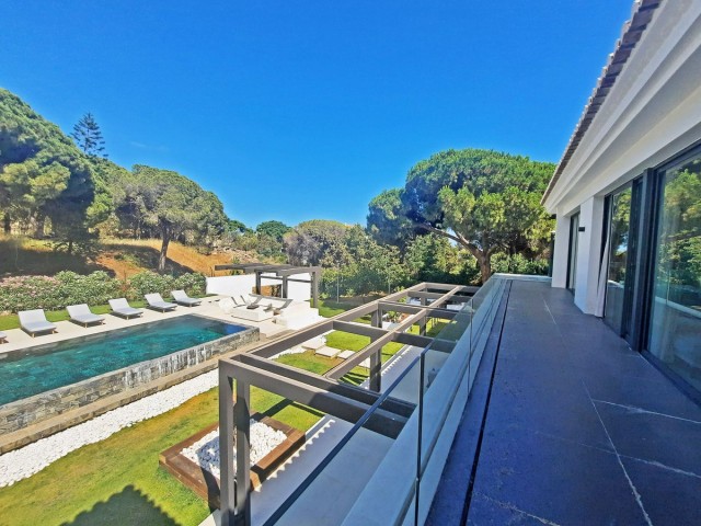 4 Bedrooms Villa in Elviria