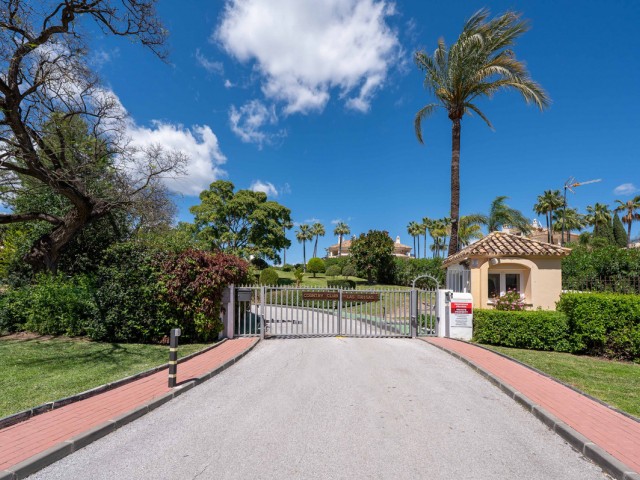 4 Bedrooms Apartment in Nueva Andalucía