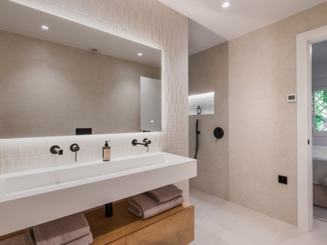 4 Bedrooms Apartment in Nueva Andalucía