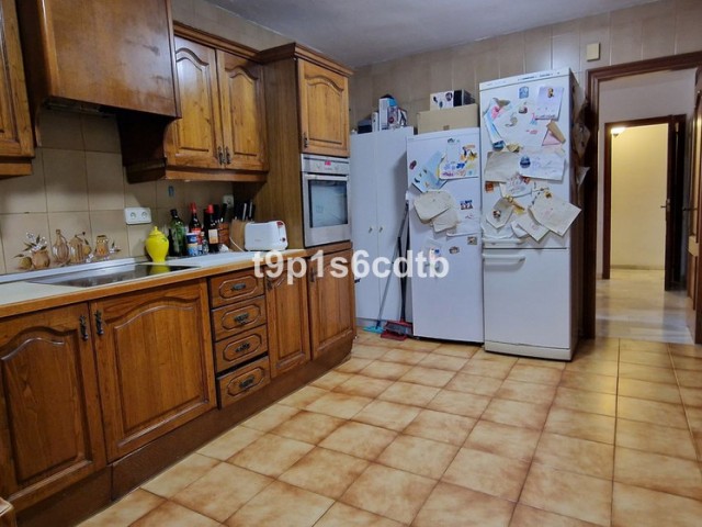 5 Bedrooms Villa in Marbella