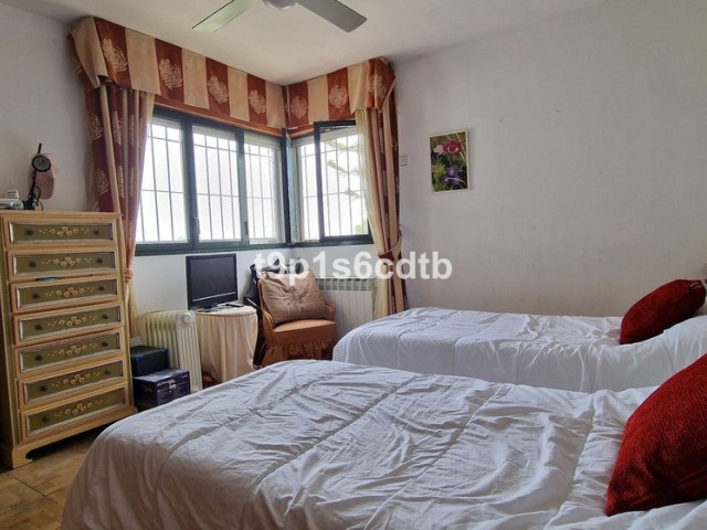 5 Bedrooms Villa in Marbella