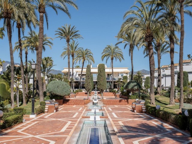 Radhus, New Golden Mile