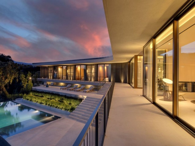 5 Bedrooms Villa in Benahavís