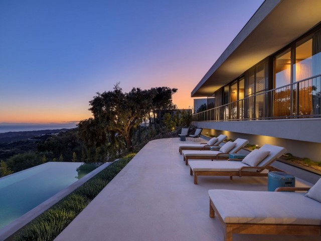 5 Bedrooms Villa in Benahavís