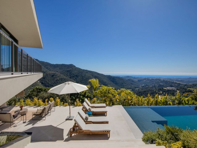 5 Bedrooms Villa in Benahavís