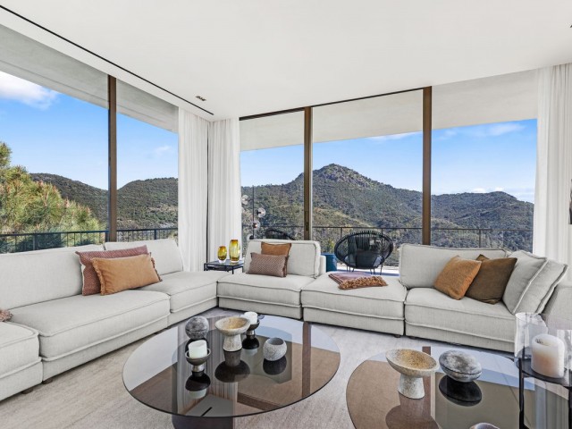 5 Bedrooms Villa in Benahavís