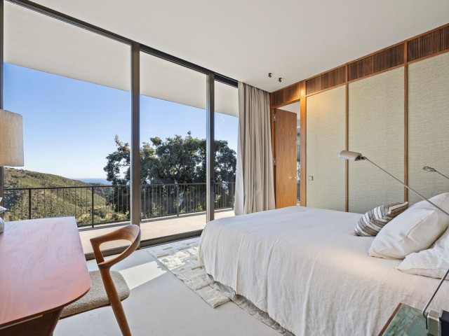 5 Bedrooms Villa in Benahavís