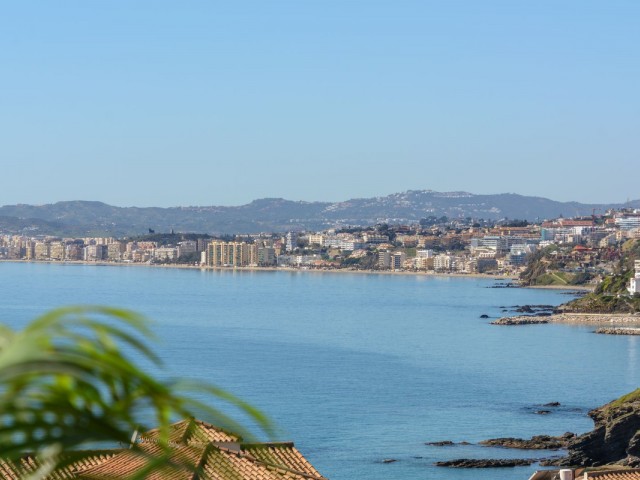 Ático con 3 Dormitorios  en Torrequebrada
