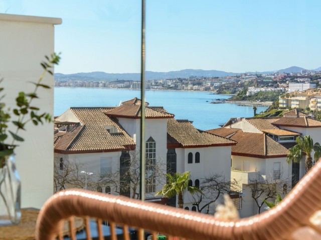 Ático con 3 Dormitorios  en Torrequebrada