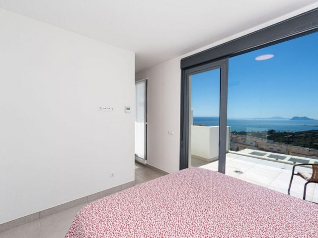 4 Slaapkamer Rijtjeshuis in Manilva