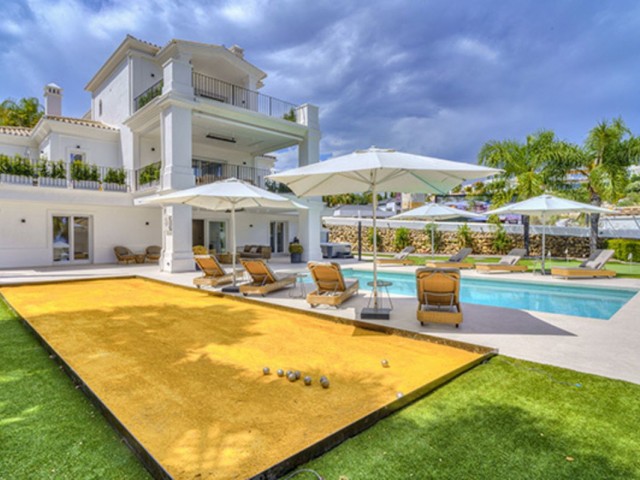 5 Bedrooms Villa in Nueva Andalucía