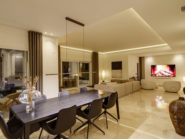 5 Bedrooms Villa in Nueva Andalucía