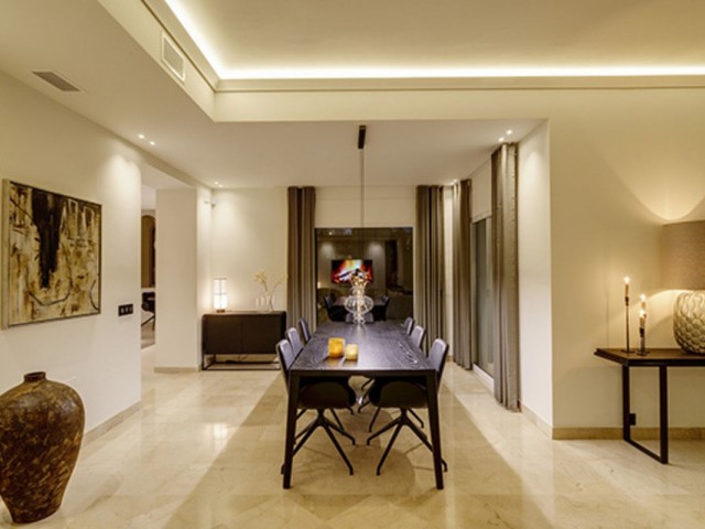 5 Bedrooms Villa in Nueva Andalucía