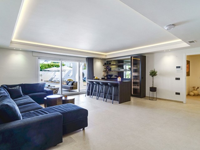 5 Bedrooms Villa in Nueva Andalucía