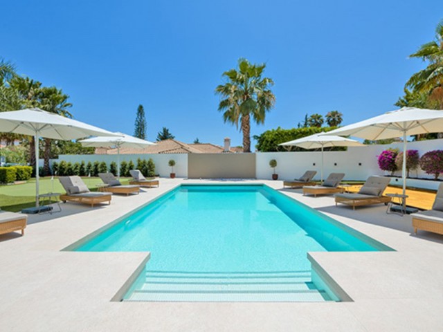5 Bedrooms Villa in Nueva Andalucía