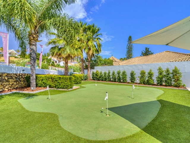 5 Bedrooms Villa in Nueva Andalucía