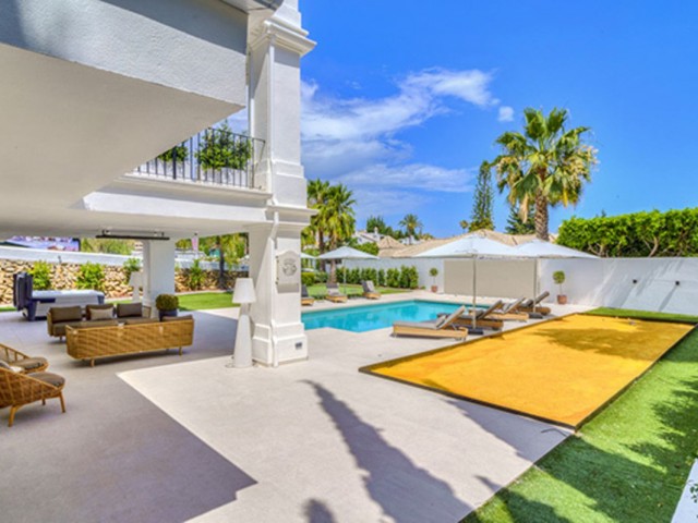 5 Bedrooms Villa in Nueva Andalucía