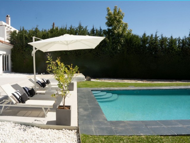 4 Bedrooms Villa in Estepona