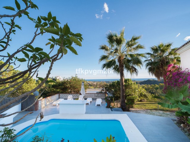 7 Bedrooms Villa in Estepona