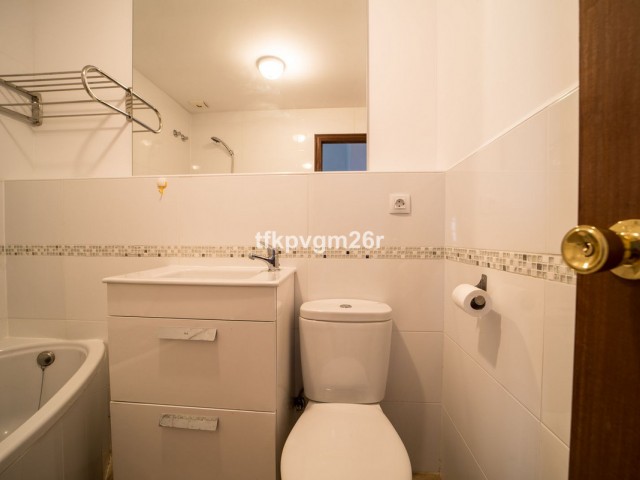 7 Bedrooms Villa in Estepona