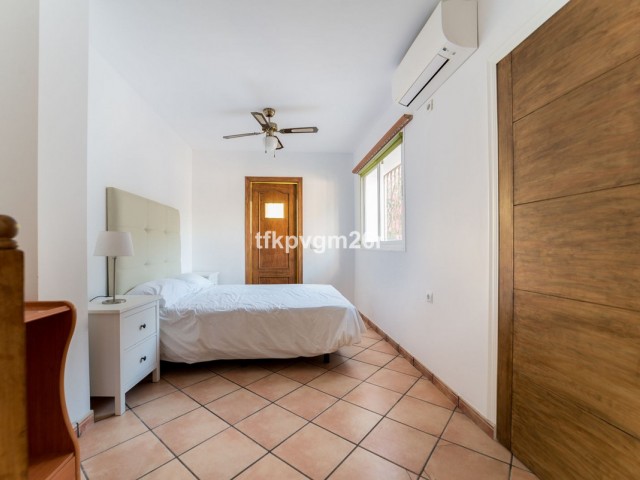 7 Bedrooms Villa in Estepona