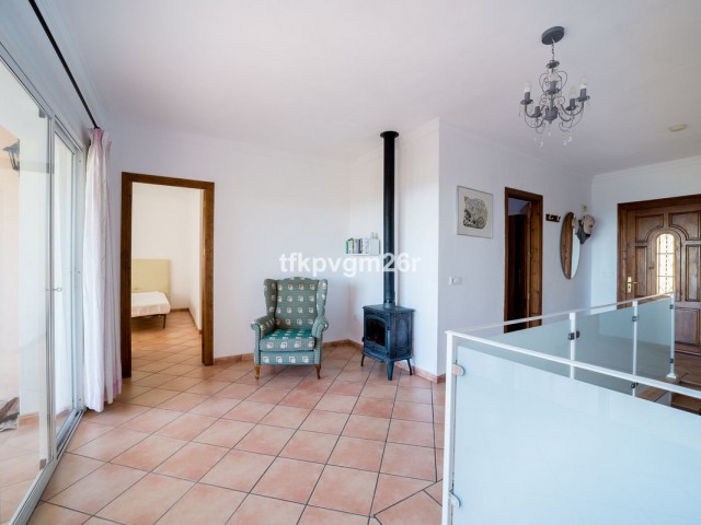7 Bedrooms Villa in Estepona