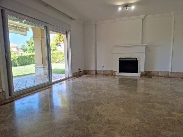 Villa, Santa Clara, R5354344