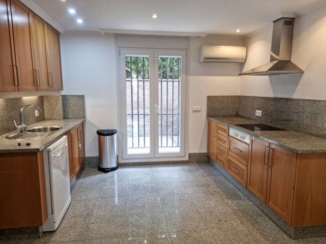 Villa, Santa Clara, R5354344