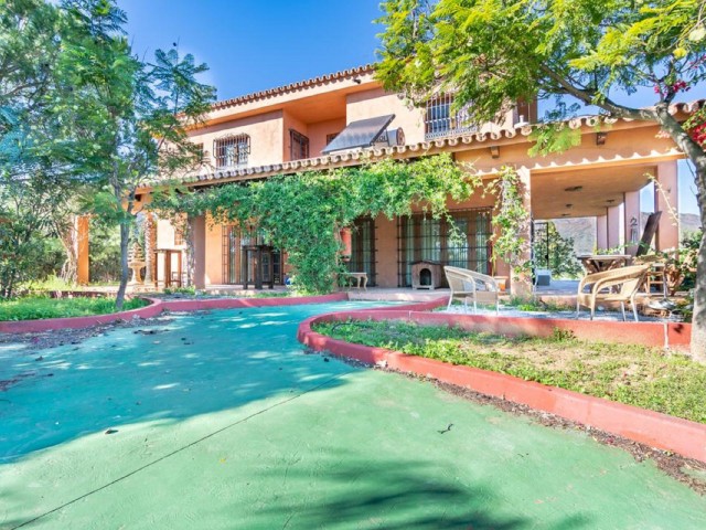5 Bedrooms Villa in Mijas