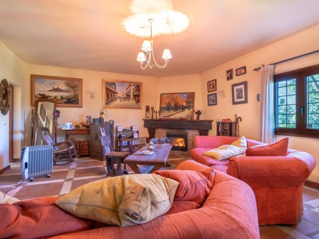 5 Bedrooms Villa in Mijas