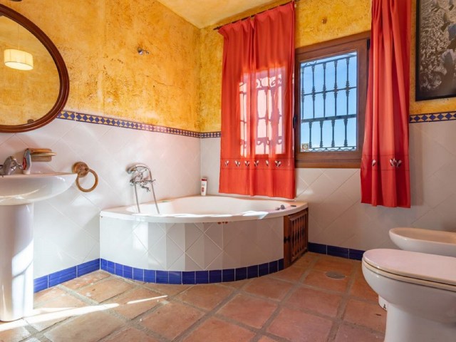 5 Bedrooms Villa in Mijas