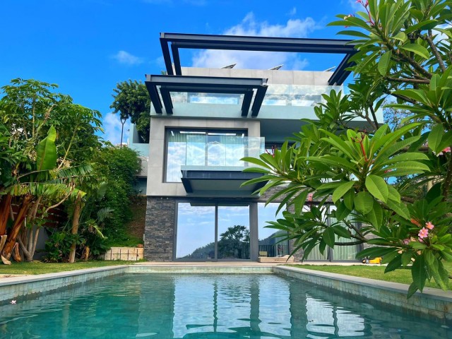 5 Bedrooms Villa in Mijas