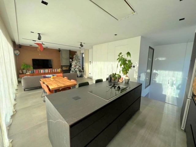 5 Bedrooms Villa in Mijas